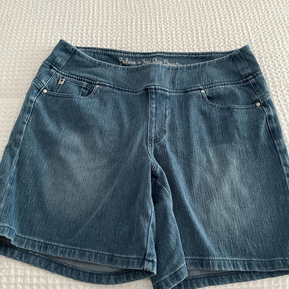 Belle Kim Gravel Flexibelle Curve 8” Short. Size 18w. Light wash, EUC, SFPF home